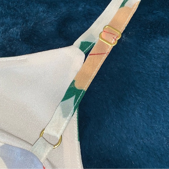 CABI Victoria Cami, Floral, Lined for Opacity, size Medium, GUC, BEAUTIFUL - Picture 15 of 16